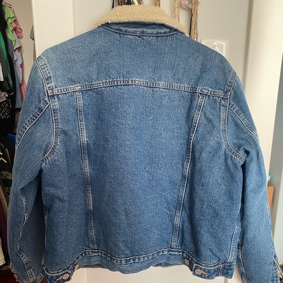 Gap - Woman’s Sherpa Lined Jean Jacket. - Picture 3 of 4